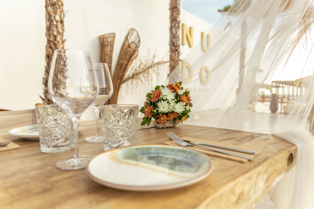 Ramo de boda sobre mesa